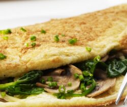 Healthy fluffy spinach & mushroom omelette